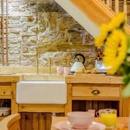 The Cow House - In The Heart Of Whitby Villa ภายนอก รูปภาพ