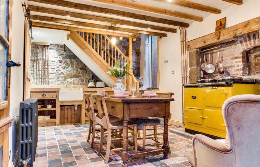The Cow House - In The Heart Of Whitby Villa ภายนอก รูปภาพ